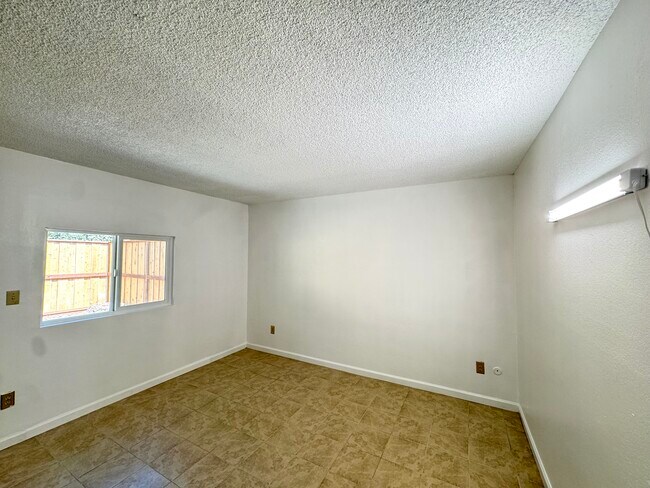 Building Photo - 2412 Sequoia Dr