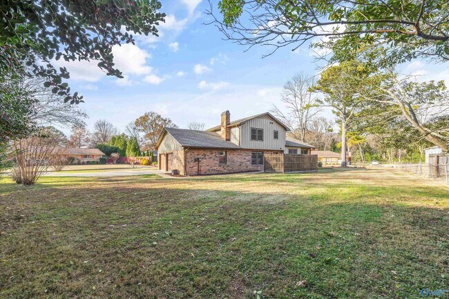 Building Photo - 8003 Brookfield Cir SE