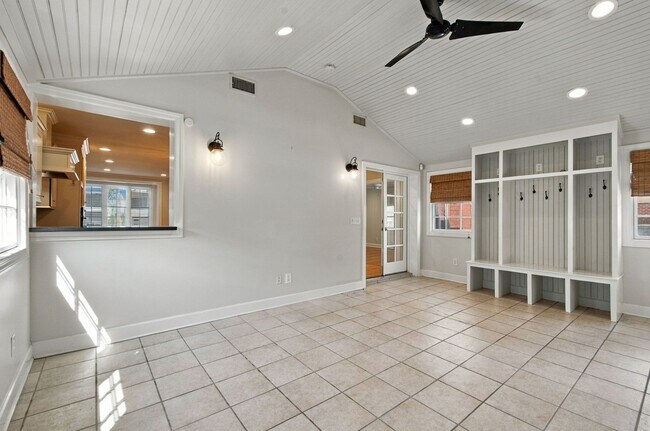 Building Photo - 2023 Galbraith Dr