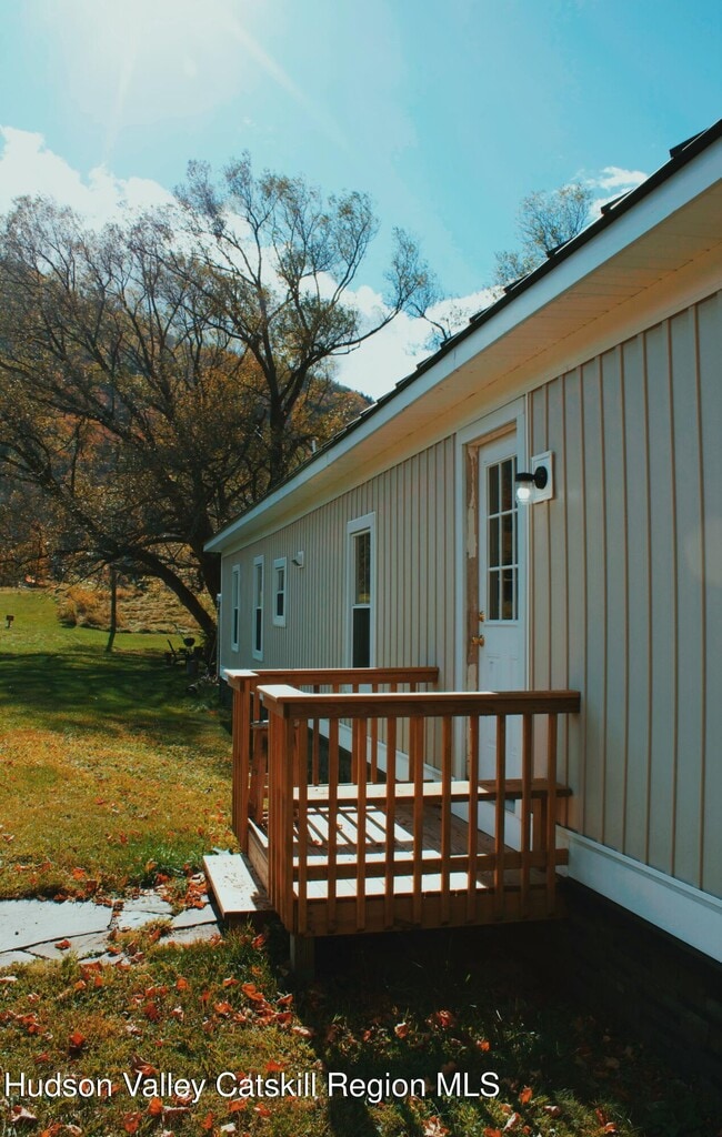 Building Photo - 21 Maple Ave