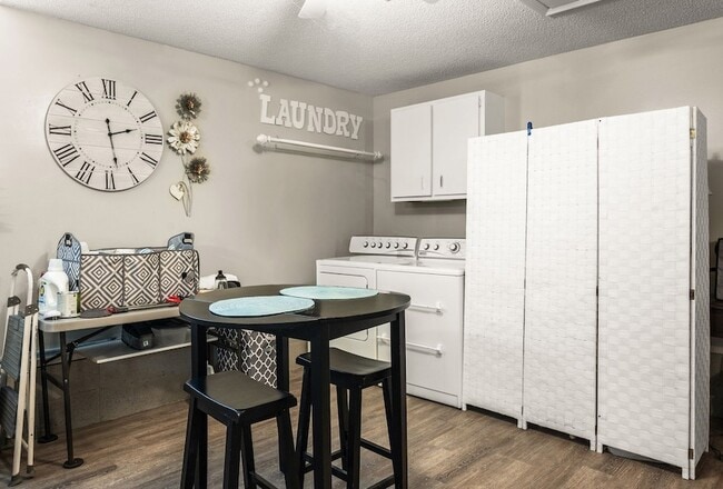 Building Photo - 808 Water View Terrace