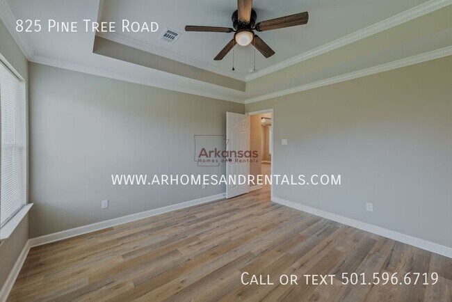 Building Photo - 825 Pine Tree Rd