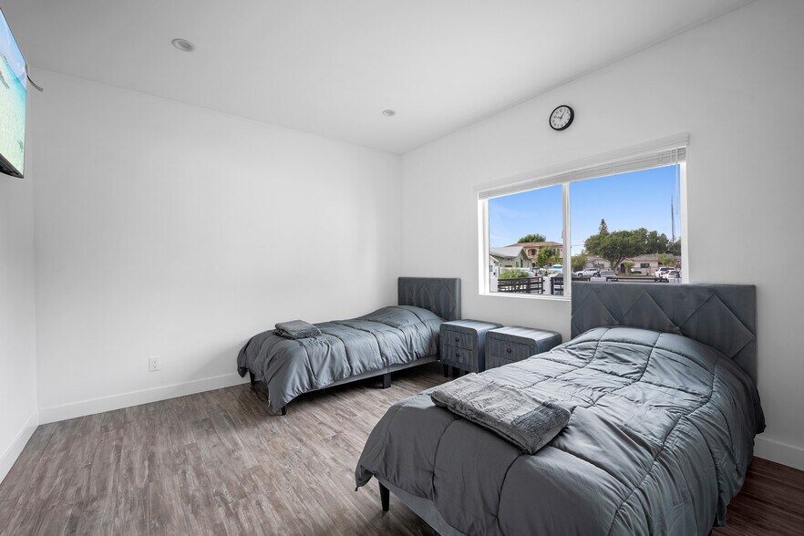 Building Photo - 13311 Wixom St