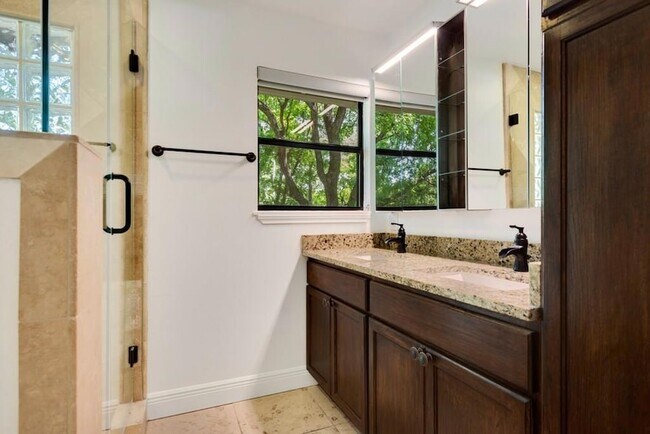 Building Photo - 1708 Fawn Dr