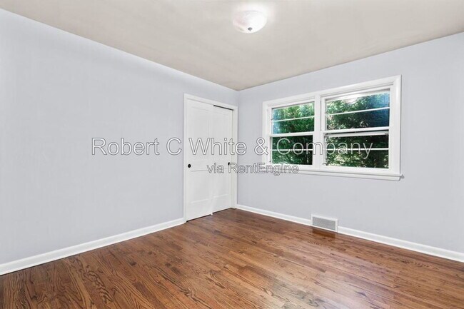 Building Photo - 851 Ward Ln