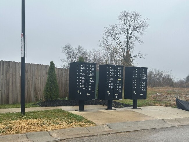 Building Photo - Available NOW - 5 bedroom, 3 full bathroom house - $3,300/month