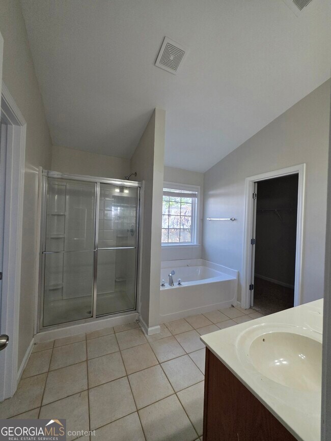 Building Photo - 1005 Southwood Dr