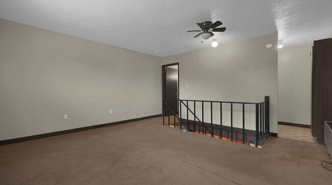 Building Photo - 1 Bedroom Townhouse Apartment