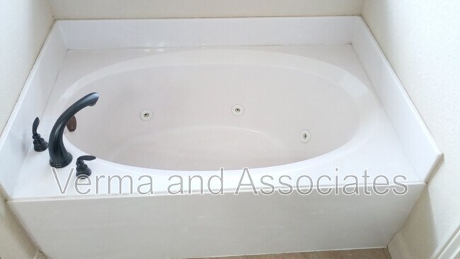 Building Photo - 2703 SW Ledbury Cove