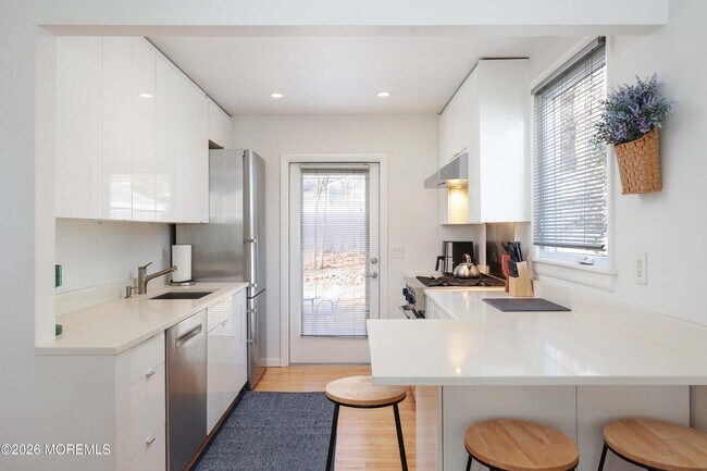 Building Photo - 29 Degraw Ave