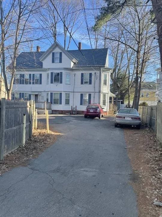 Building Photo - 13 Snell St