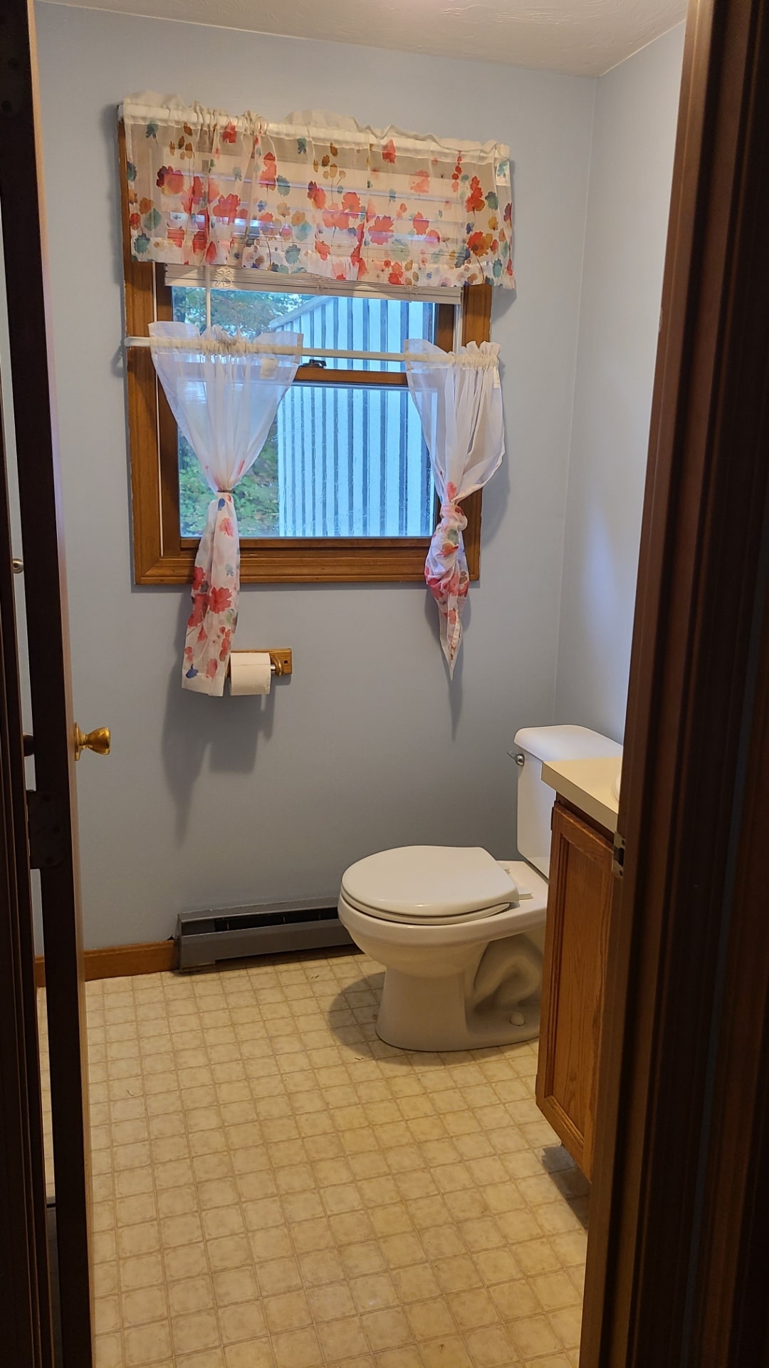 1st Floor 1/2 Bath - 26 Crane St