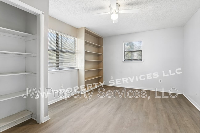 Building Photo - 206 Sunset Dr