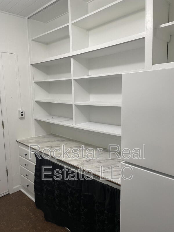 Building Photo - 1511 S Latawah St