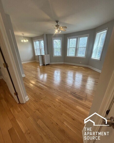 Building Photo - 2900 N Kolmar Ave