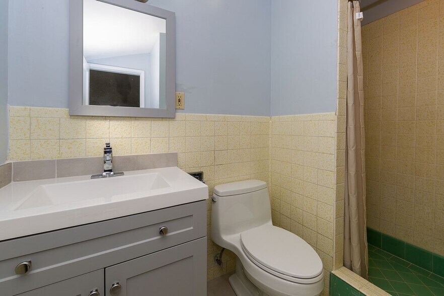 Building Photo - 5202 Woodman Ave