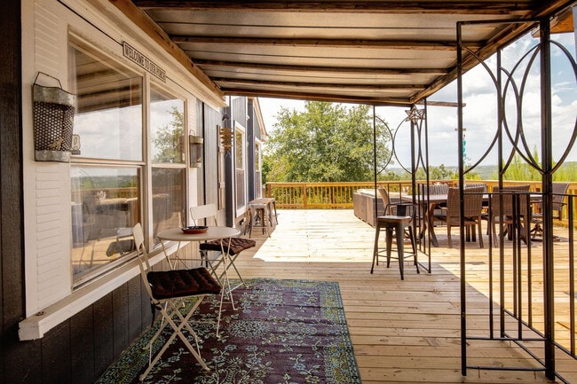 Building Photo - 705 Firefly Dr