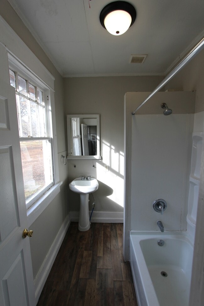 Building Photo - 226 E Moore St