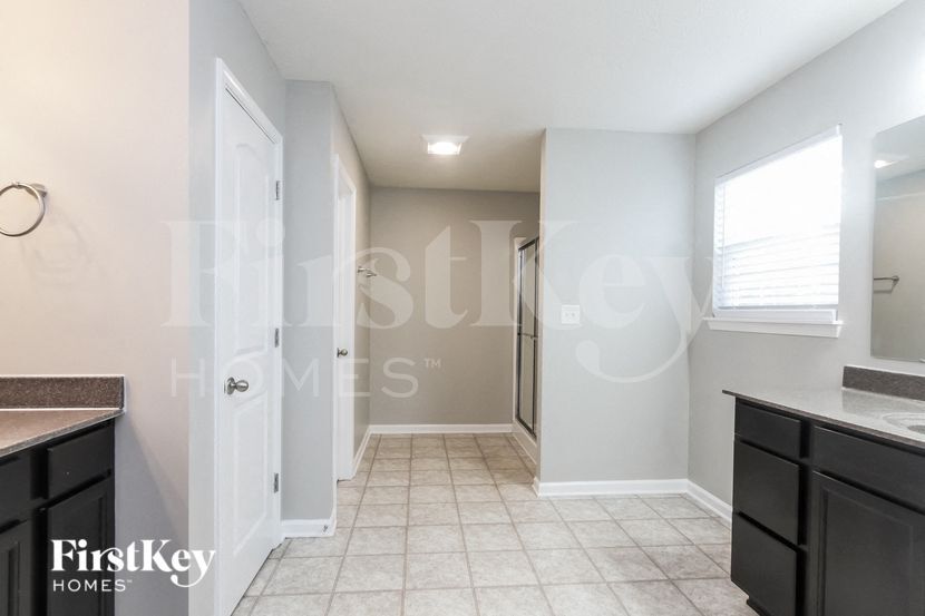 Building Photo - 3410 S Cordell Rd