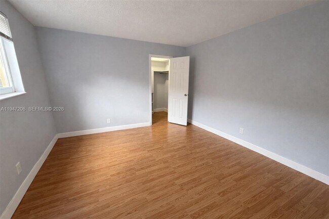 Building Photo - 1733 Mayo St