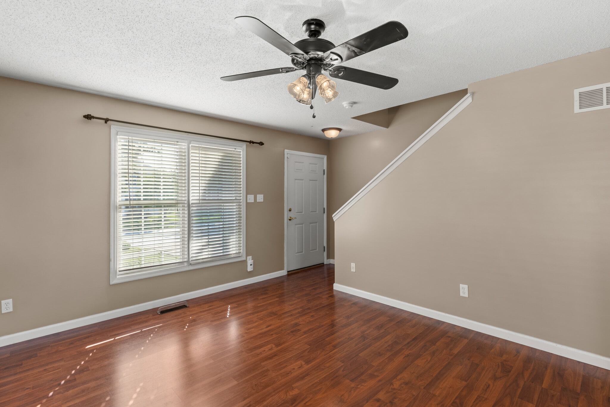 Building Photo - 576 Donna Marie Dr