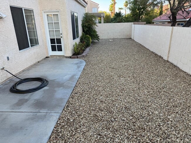 Building Photo - 8800 Crescent Ridge Ln