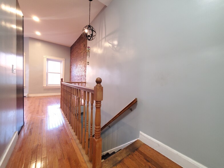 Building Photo - 581 Bramhall Ave