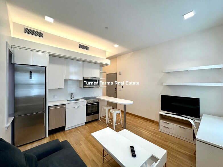Building Photo - 15 Mount Auburn St