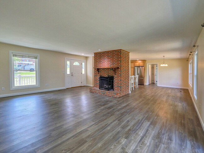 Building Photo - Great Views in Milton! 3-bedroom, 2.5 bath...