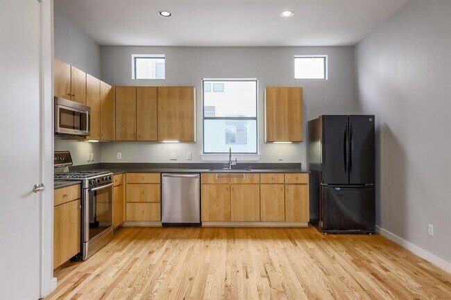 Building Photo - 6000 S Congress Ave