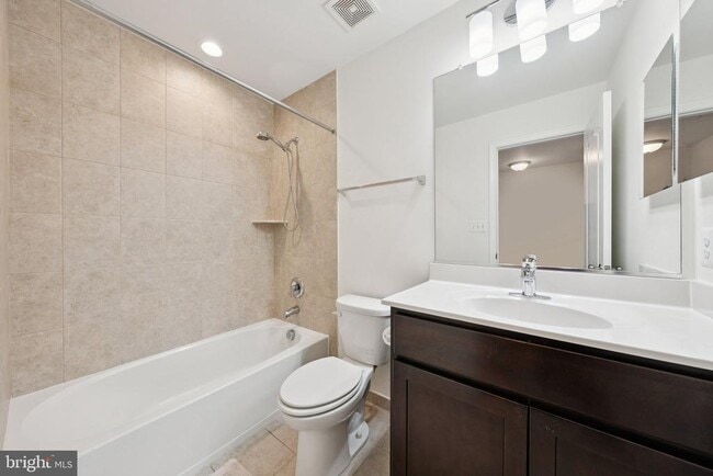 Building Photo - 10605 Meridian Hill Way