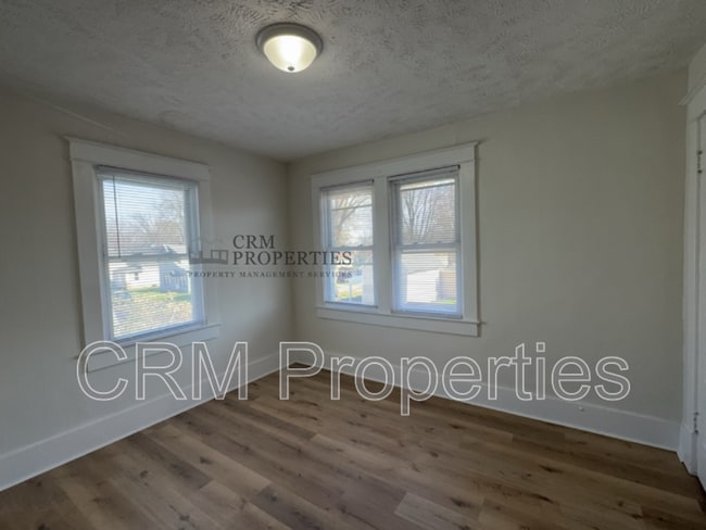 Building Photo - 718 W Monroe St