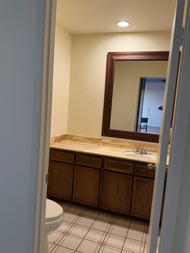 Building Photo - 569 Mundy Terrace