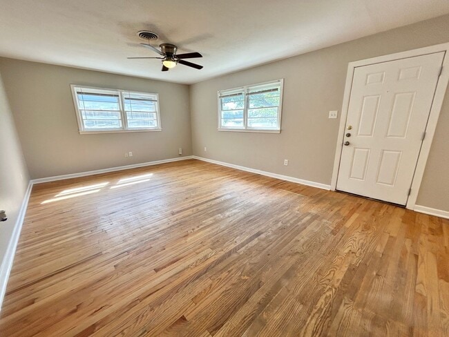 Building Photo - Cute 3-Bedroom in Central Lubbock!