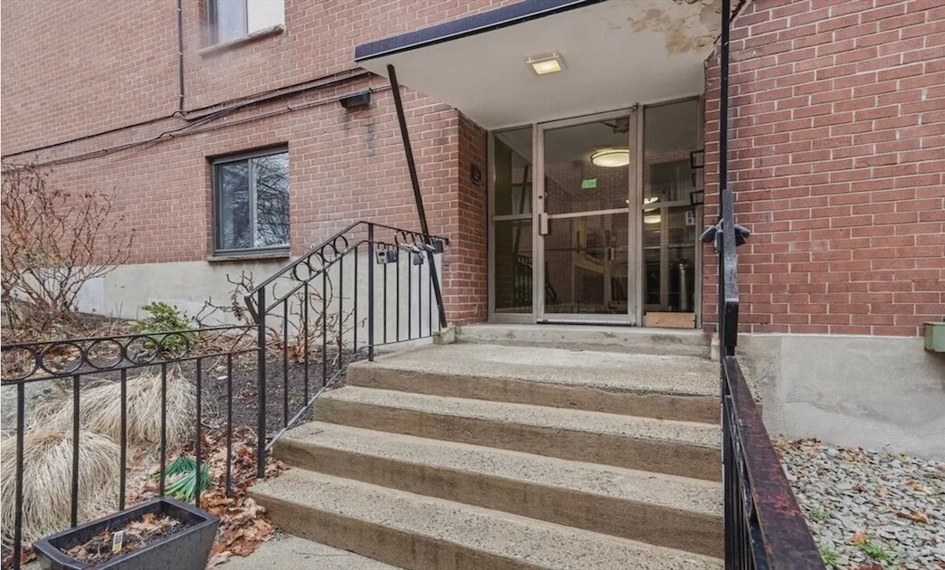 Building Photo - 205 Kent St