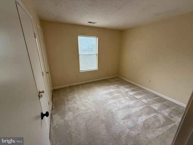 Building Photo - 2600 Camelback Ln