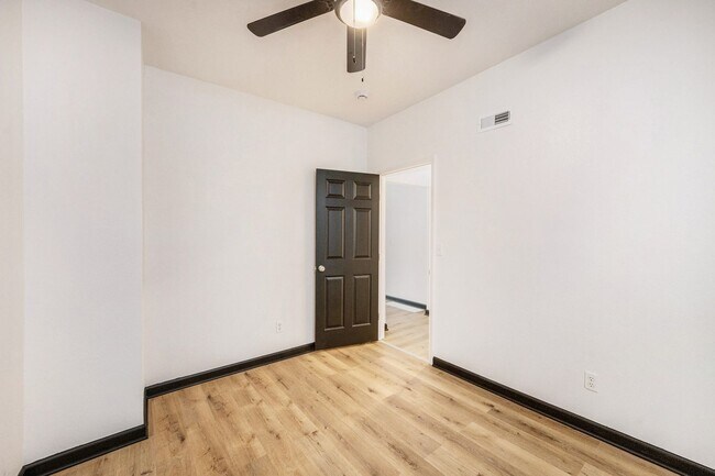 Building Photo - Remodeled 3 Bedroom 2 Bathroom Home!