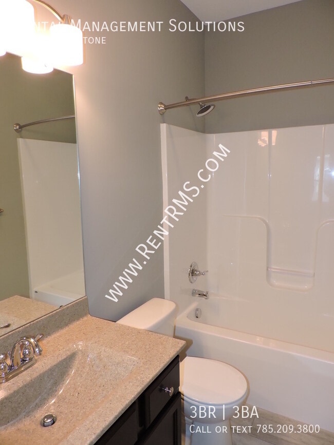 Building Photo - 4403 SE Gemstone-