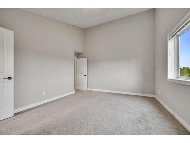 Building Photo - 722 Hilltop Ln