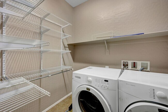 Building Photo - 3 Bedroom in Madeira Canyon!