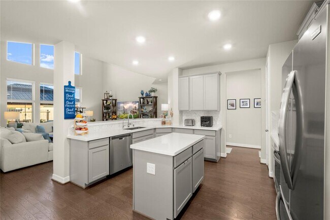 Building Photo - 17010 Bainham Forest Trl