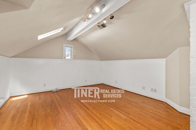 Building Photo - 842 42nd St