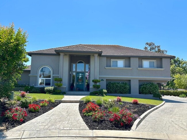 Primary Photo - 4 Bedroom, 3 Bath Home in Ridgemark Golf & Country Club