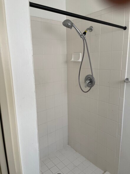 Building Photo - 1830 Salisbury Dr