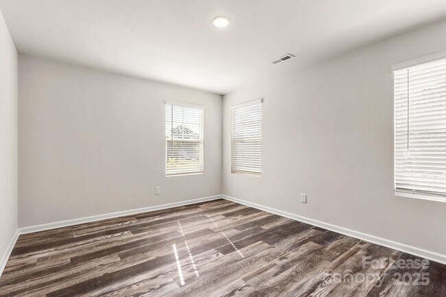 Building Photo - 117 Dogwood Vlg Trl