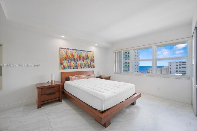 Building Photo - 1620 N Ocean Blvd