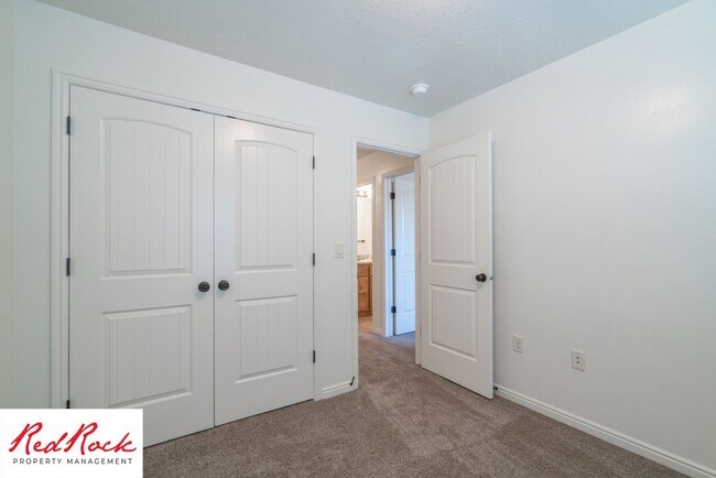 Building Photo - 2075 S Sir Monte Dr