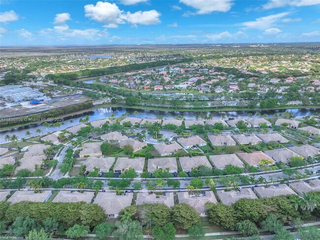 Building Photo - 1617 Zenith Way