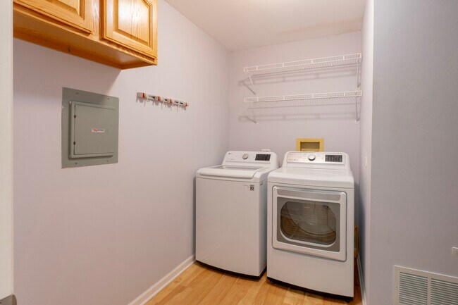 Building Photo - 49 Stanton Ct