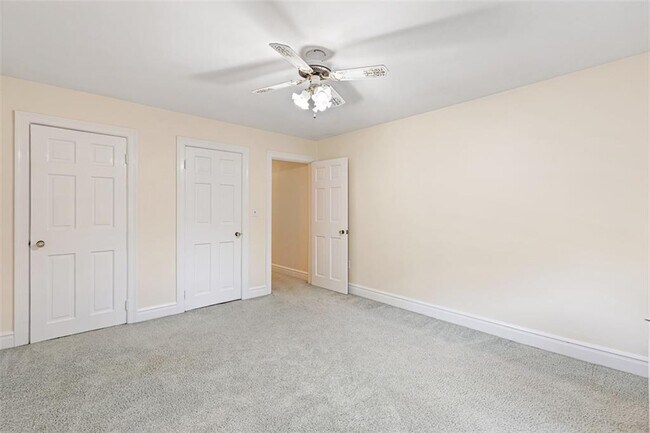 Building Photo - 6 Chase Ln